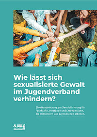 Cover der Broschüre Sexualisierte Gewalt. Zu sehen sind Menschen, die ihre Fäuste in die Mitte strecken und sich berühren